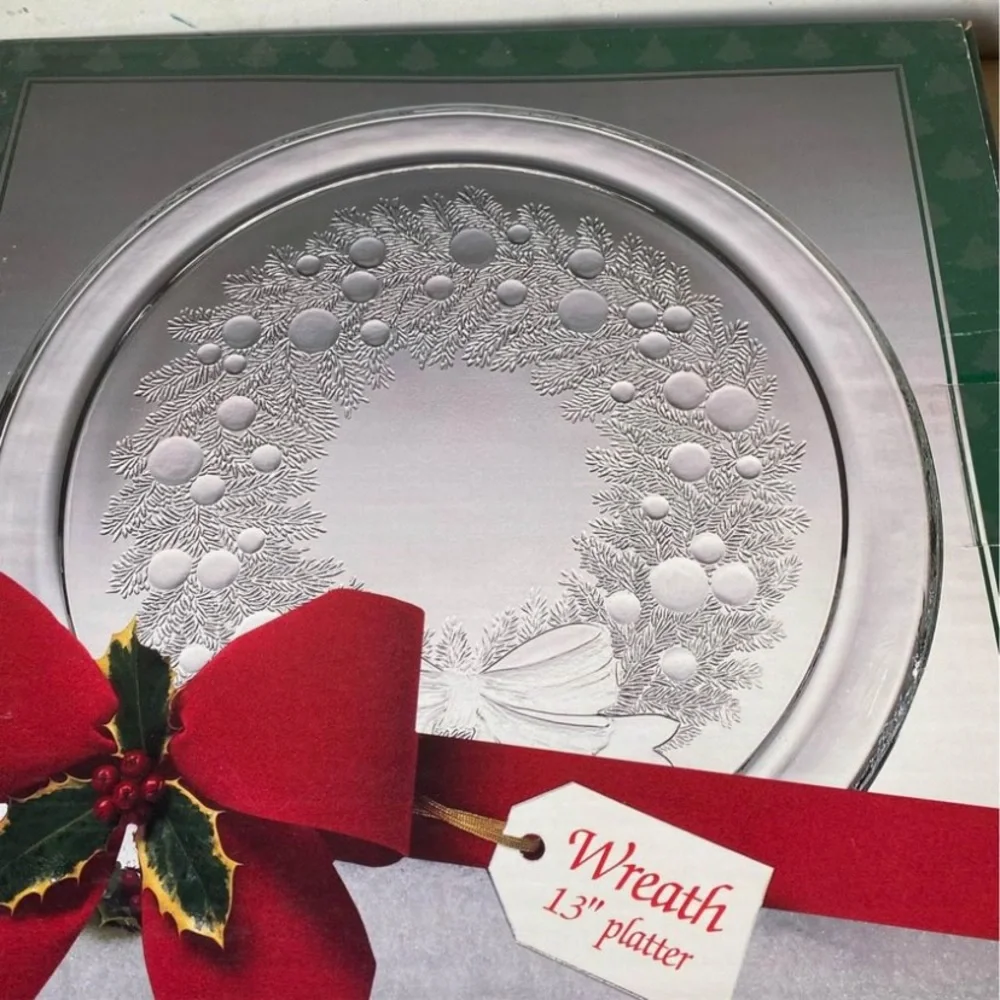 Vintage Indiana Glass Wreath 13